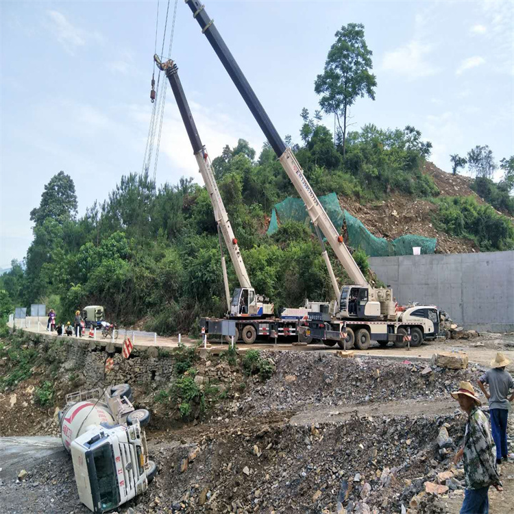 莒南汽车掉沟里叫吊车救援要多少钱
